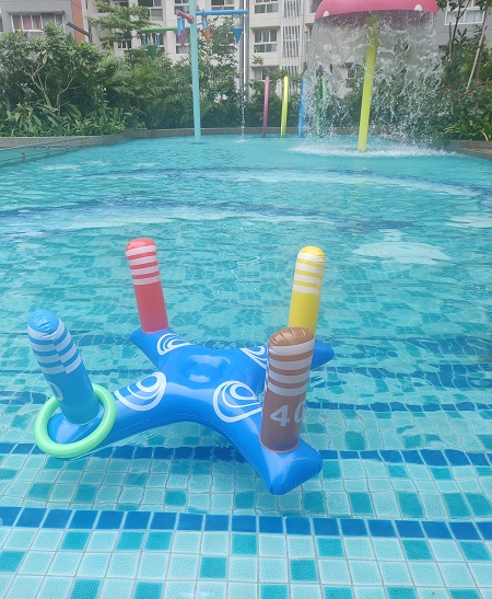 INFLATABLE RING TOSS