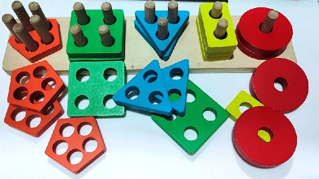 WOODEN SHAPES COLOR SORTING